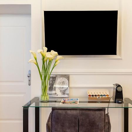 Largo Arenula Suites روما المظهر الخارجي الصورة